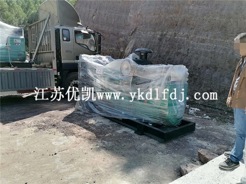 2020年10月22日，300KW康明斯發(fā)電機(jī)組3臺交付路面施工單位使用