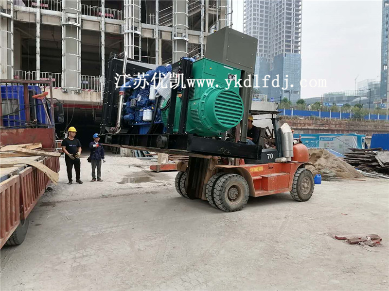 2020年11月6日，800KW玉柴發(fā)電機(jī)組交付南寧某集團(tuán)公司使用