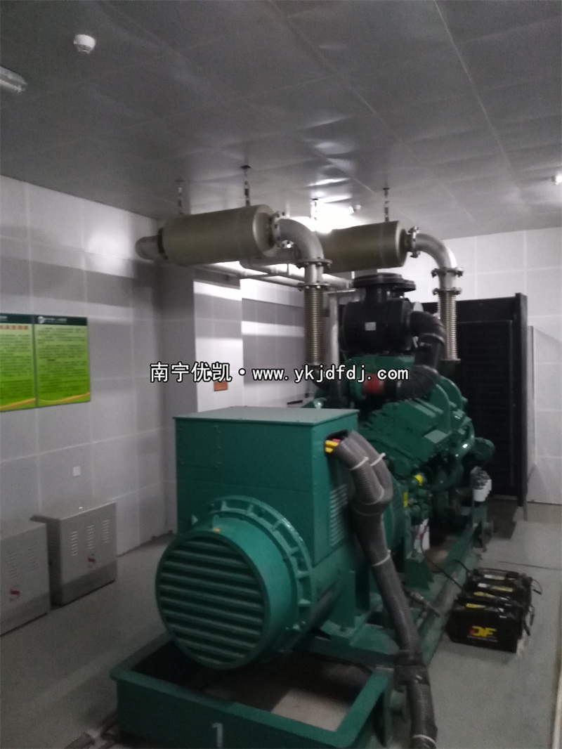 2022年5月6日，800KW康明斯發(fā)電機(jī)組順利通過驗(yàn)并收交付某醫(yī)院