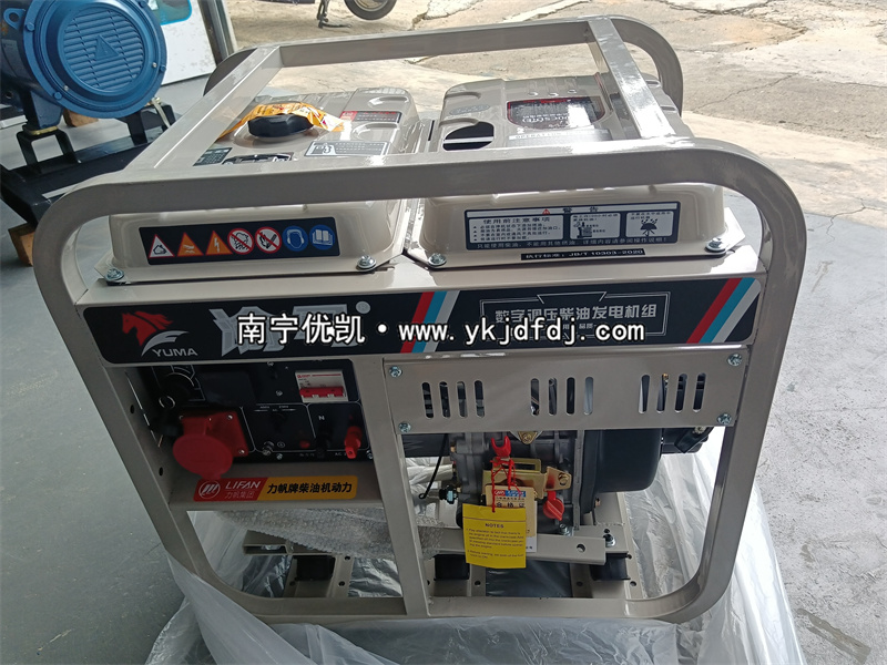 2022年8月18日，小型發(fā)電機(jī)8KW等功率柴油發(fā)電機(jī)組發(fā)貨南寧某工地