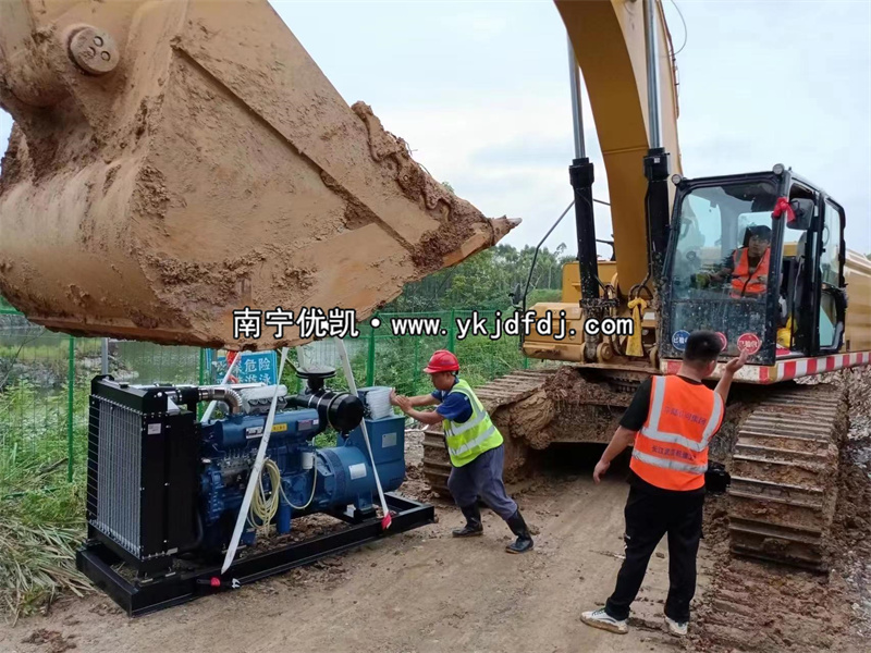 2023年8月10日，150kw濰坊雷納發(fā)電機組欽州項目到貨現(xiàn)場