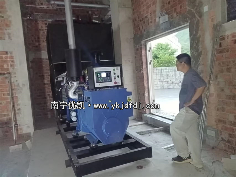 2025年10月13日，平果項目200KW柴油發(fā)電機組安裝完成