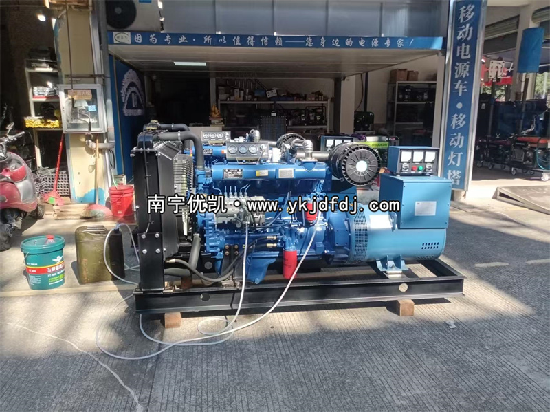 2025年11月18日，客戶到店自提兩臺80kw柴油發(fā)電機組并試機