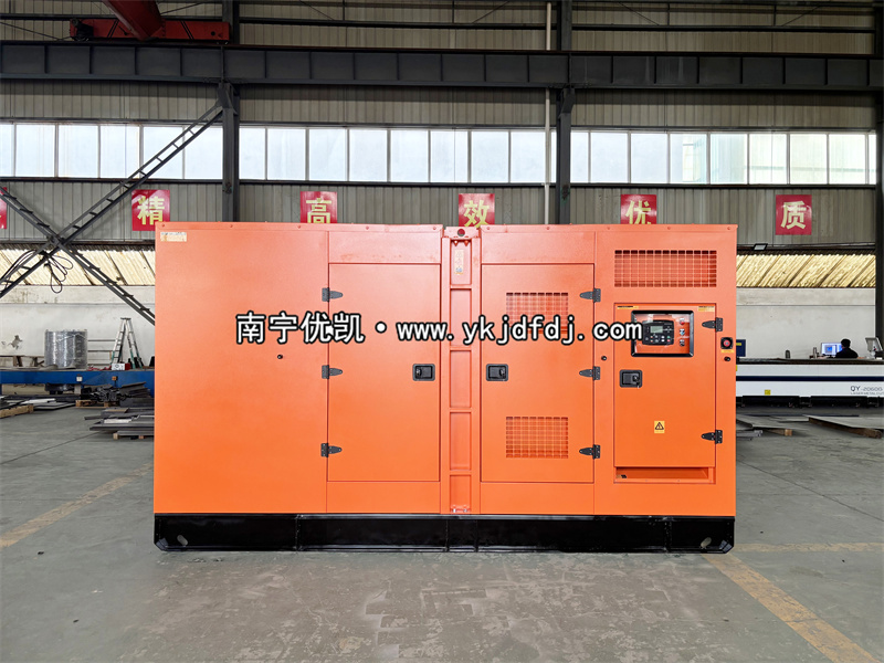 2025年12月10日，400kw玉柴低噪音柴油發(fā)電機組裝車出口國外